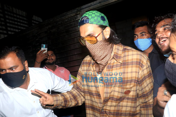 Photos: Ranveer Singh snapped at Zoya Akhtar’s house in Bandra Photos: Ranveer Singh snapped at Zoya Akhtar’s house in Bandra