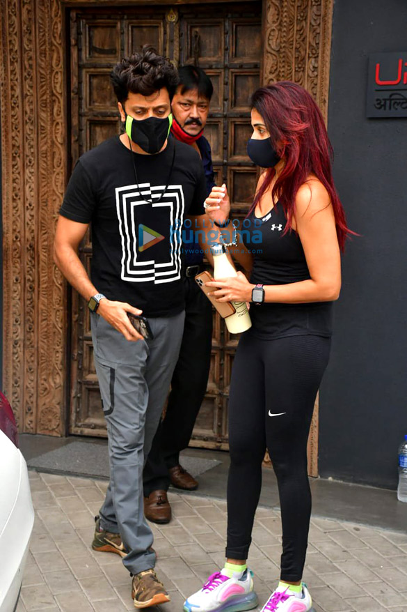 photos riteish deshmukh and genelia dsouza spotted at gym in bandra 3