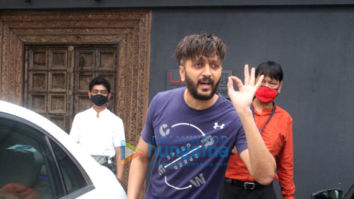 Photos: Riteish Deshmukh, Genelia D’Souza and John Abraham spotted at gym in Bandra