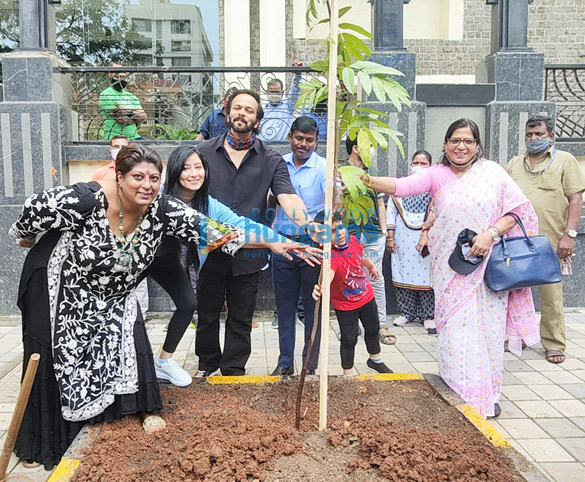 photos rohit shetty niharica raizada dr anusha srinivasan iyer and vishvas mote at bmcs be a tree parent mega vriksha campaign 1