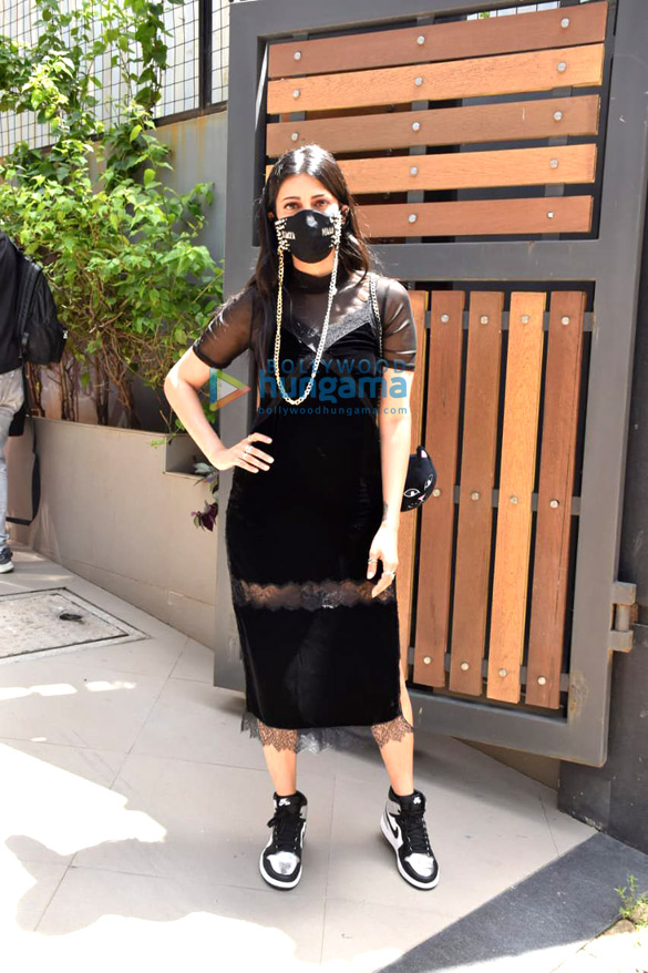 photos shruti haasan snapped in santacruz 3