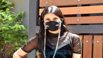 Photos: Shruti Haasan snapped in Santacruz