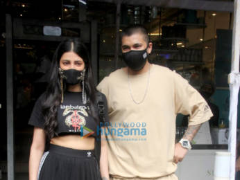 Photos: Shruti Haasan snapped with her boyfriend at Foodhall in Santacruz