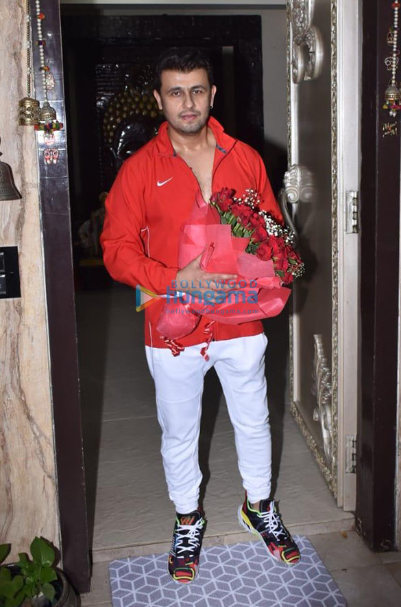 photos sonu nigam snapped at his birthday bash 2