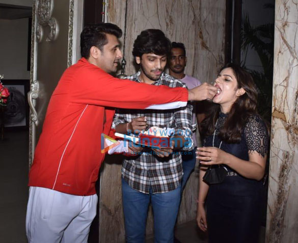 photos sonu nigam snapped at his birthday bash 4