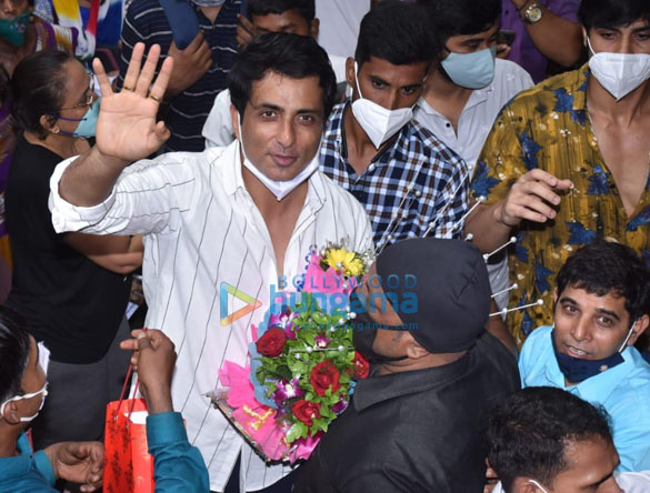 photos sonu sood snapped celebrating his birthday with the media 3
