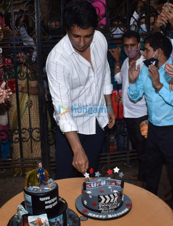photos sonu sood snapped celebrating his birthday with the media 8