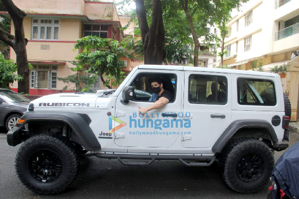 photos sooraj pancholi spotted in his new car in bandra 2