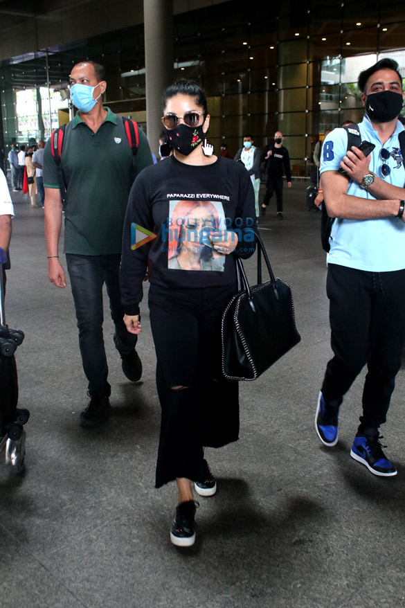 Photos: Sunny Leone, Swara Bhaskar, Mouni Roy and Vidyut Jammwal snapped at the airport Photos: Sunny Leone, Swara Bhaskar, Mouni Roy and Vidyut Jammwal snapped at the airport