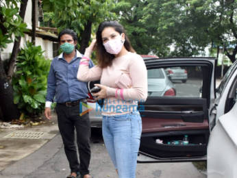 Photos: Sunny Leone snapped in Juhu