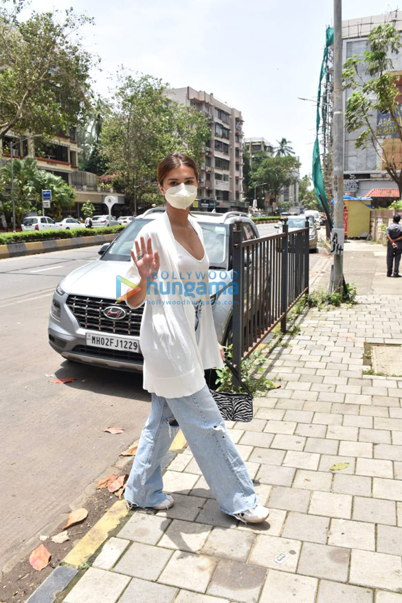 Photos: Tara Sutaria snapped in Juhu Photos: Tara Sutaria snapped in Juhu