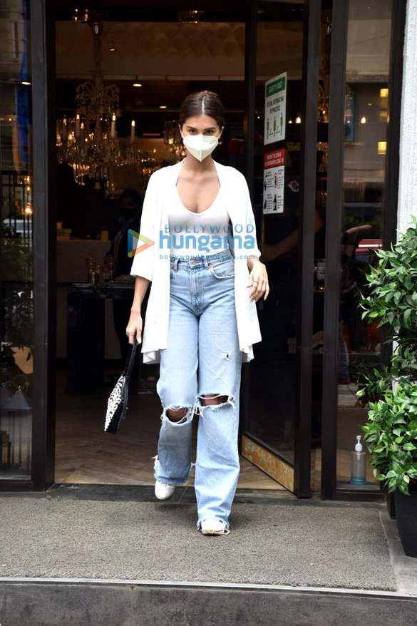 photos tara sutaria snapped in juhu 2