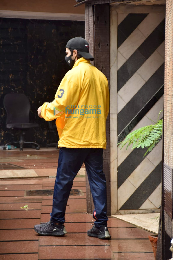 photos varun dhawan and vatsal sheth snapped at the gym in juhu 5