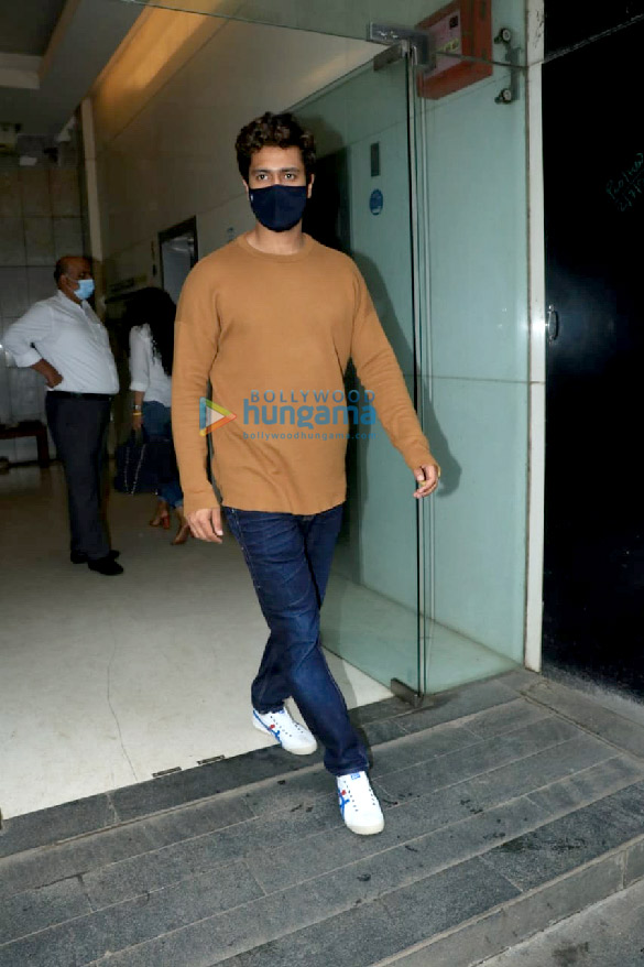 Photos: Vicky Kaushal snapped in Santacruz Photos: Vicky Kaushal snapped in Santacruz