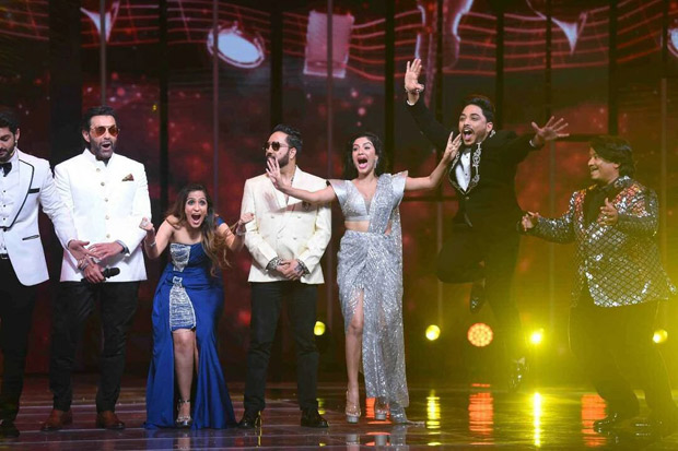 Riteish Deshmukh, Genelia D'Souza and Bobby Deol hand over the winning trophy to Punjab Lions on Indian Pro Music League