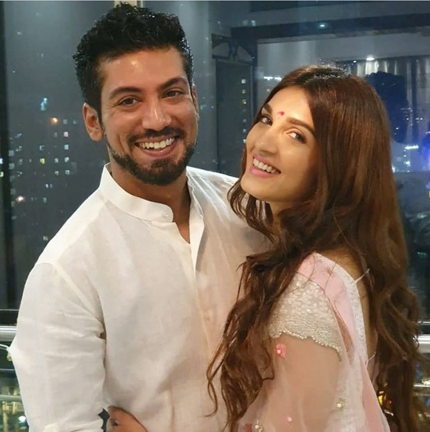 Saraswatichandra actress Shiny Doshi and fiancé Lavesh Khairajani’s mehendi event in full swing Saraswatichandra actress Shiny Doshi and fiancé Lavesh Khairajani’s mehendi event in full swing