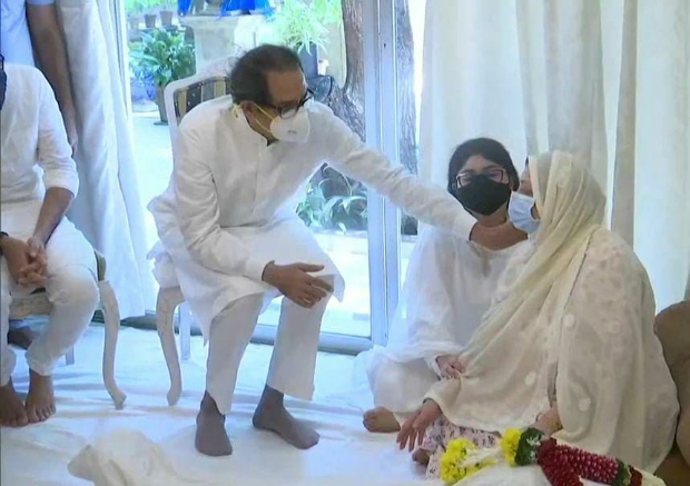 Shah Rukh Khan, CM Uddhav Thackeray, Aditya Thackeray console Saira Banu as they pay last respects to Dilip Kumar