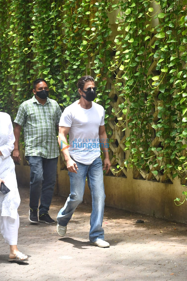 Shah Rukh Khan, CM Uddhav Thackeray, Aditya Thackeray meet Saira Banu as they pay last respects to Dilip Kumar