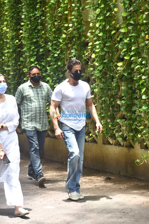 Shah Rukh Khan, CM Uddhav Thackeray, Aditya Thackeray meet Saira Banu as they pay last respects to Dilip Kumar