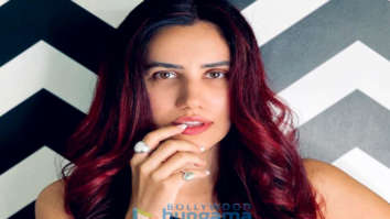 Celebrity Photo Of Sonnalli Seygall