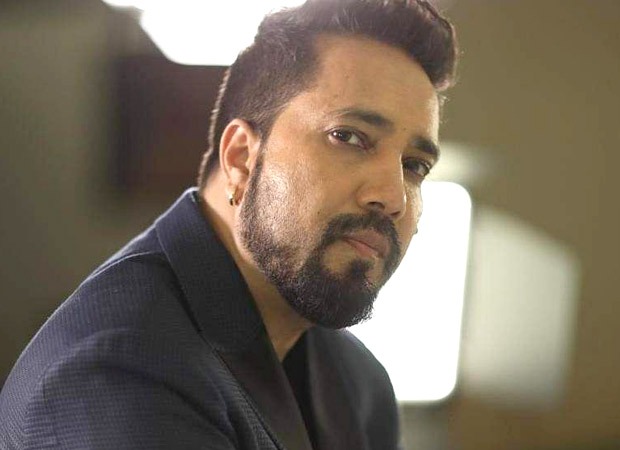 Mika Singh’s car breaks down amid heavy rain; hundreds of people gather at 3 am to help