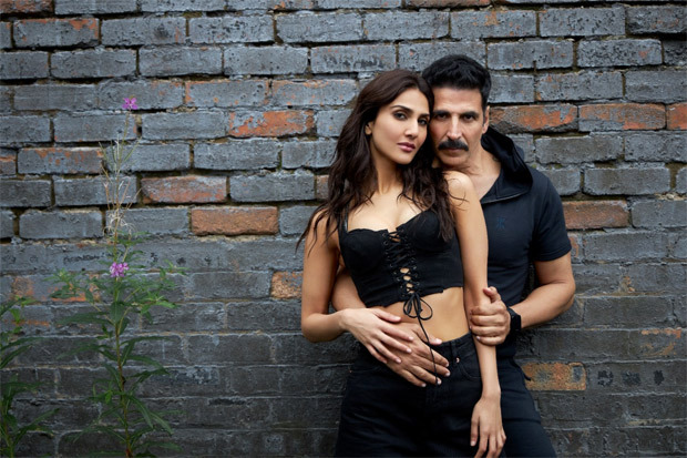 Akshay Kumar and Vaani Kapoor flaunt their chemistry in new version of 'Sakhiyan 2.0' in Bellbottom
