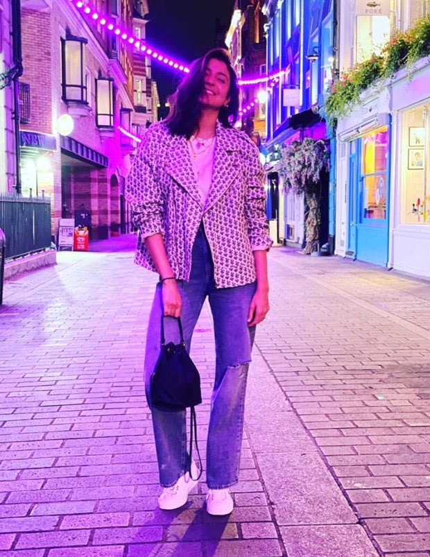 Anushka Sharma glows on the streets of London with a Prada bag worth Rs 1.2 lakh Anushka Sharma glows on the streets of London with a Prada bag worth Rs 1.2 lakh