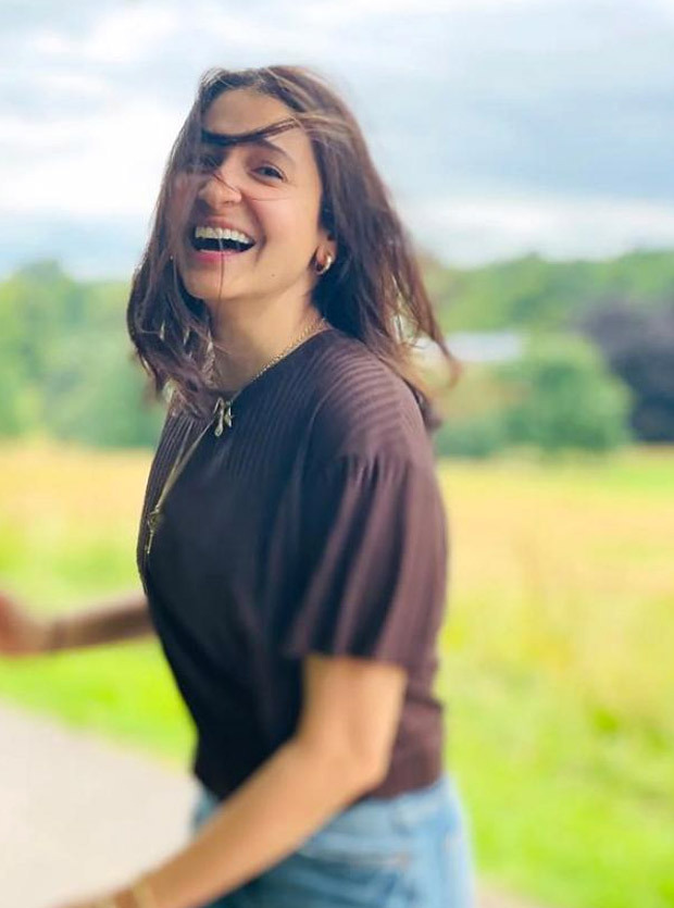 Anushka Sharma looks radiant in pictures clicked by a 'really good fan' Anushka Sharma looks radiant in pictures clicked by a 'really good fan'