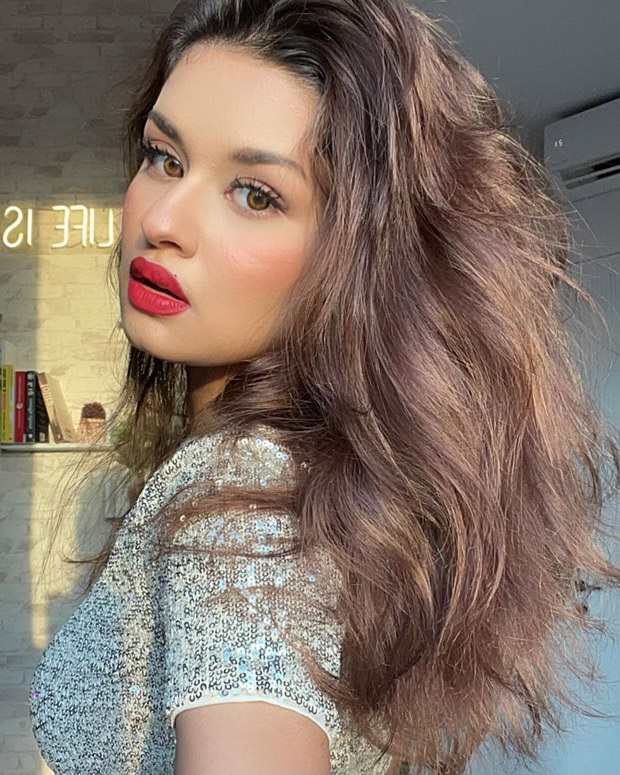 Avneet Kaur slays her super hot makeup look with brown-toned eyes and red lips