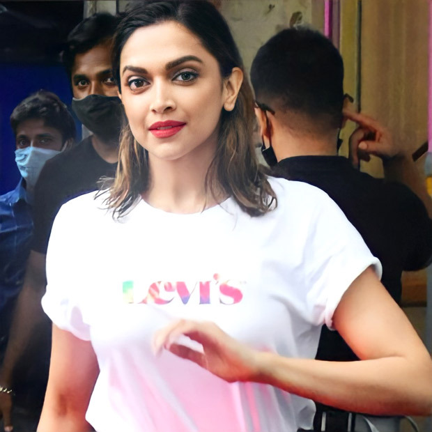 Deepika Padukone keeps her spirt high as she steps out in leather pants worth Rs. 9,000