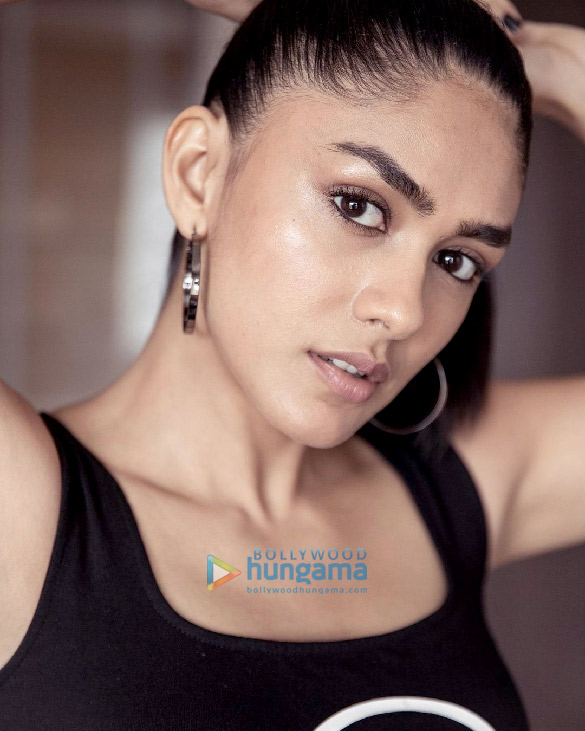 mrunal thakur 1 20