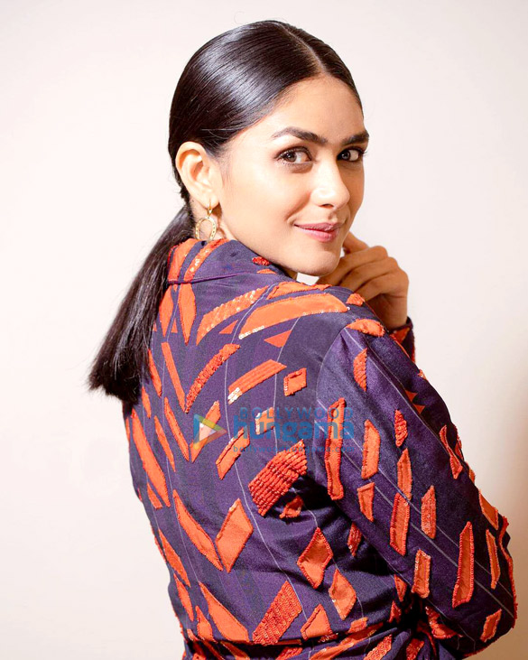 mrunal thakur 1 14