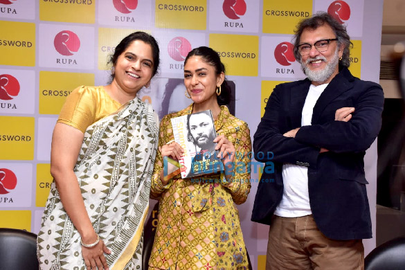 Photos: Mrunal Thakur snapped at Rakeysh Omprakash Mehra’s book launch Photos: Mrunal Thakur snapped at Rakeysh Omprakash Mehra’s book launch