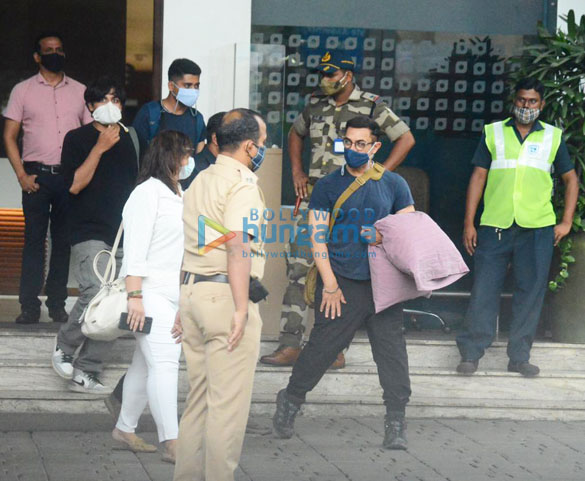 photos aamir khan snapped at kalina airport 4