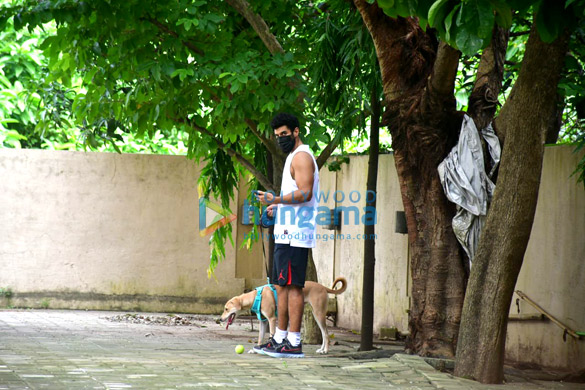 photos aditya roy kapoor spotted in bandra 3