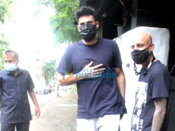 Photos: Aditya Roy Kapur spotted at Hakim's Aalim salon in Khar