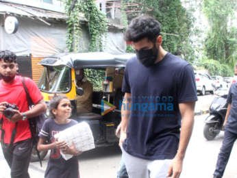 Photos: Aditya Roy Kapur spotted at Hakim's Aalim salon in Khar