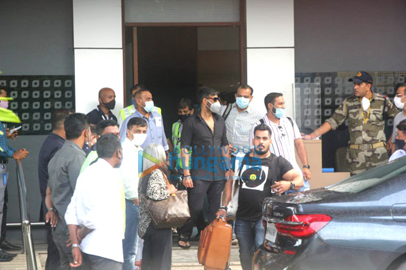Photos: Ajay Devgn, Saif Ali Khan and Kareena Kapoor Khan with son Taimur spotted at  Kalina airport