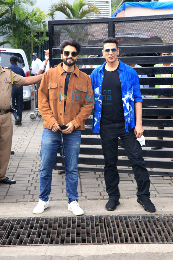 Photos: Akshay Kumar, Jackky Bhagnani and Kiara Advani snapped at private airport Photos: Akshay Kumar, Jackky Bhagnani and Kiara Advani snapped at private airport