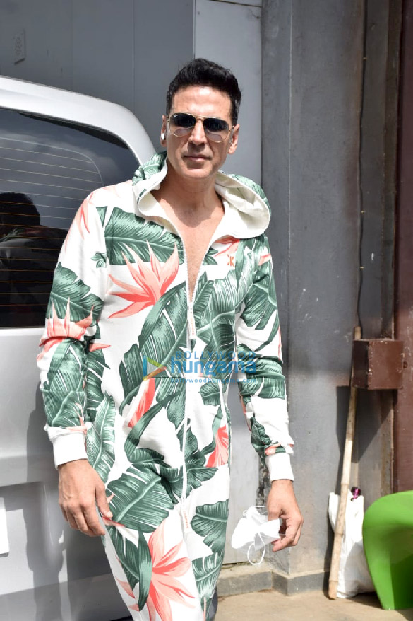 photos akshay kumar and jackky bhagnani snapped during bellbottom promotions 3