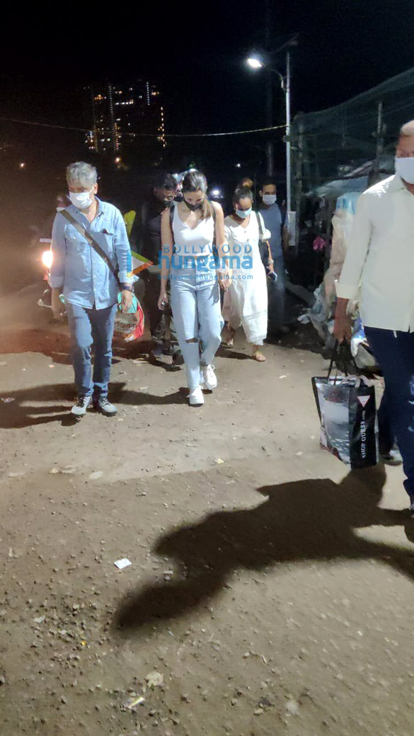 photos alia bhatt spotted at versova jetty 3