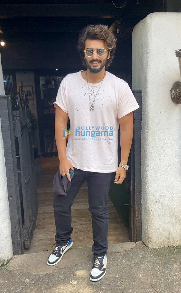 photos arjun kapoor snapped at hakims aalim salon in khar 5
