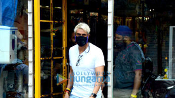 Photos: Arjun Rampal snapped at a Bandra pet shop