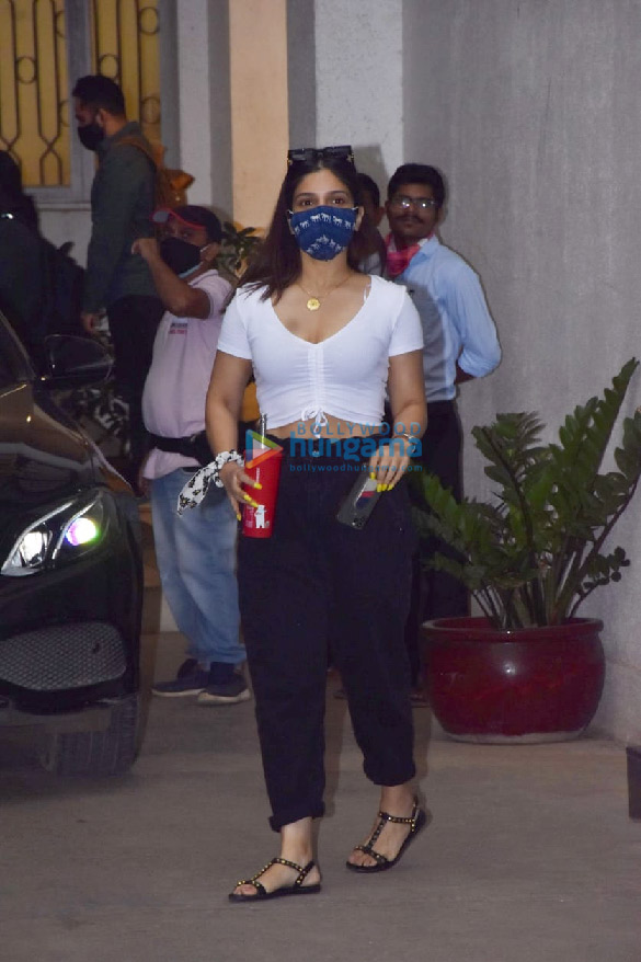 photos bhumi pednekar snapped at dubbing studio in juhu 5