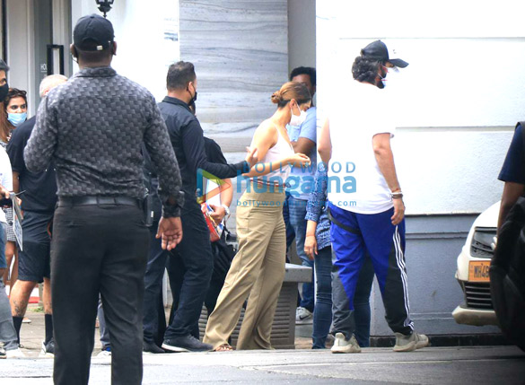 photos deepika padukone snapped at shoot location in the town 3