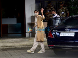 Photos: Deepika Padukone snapped at the airport in Kalina