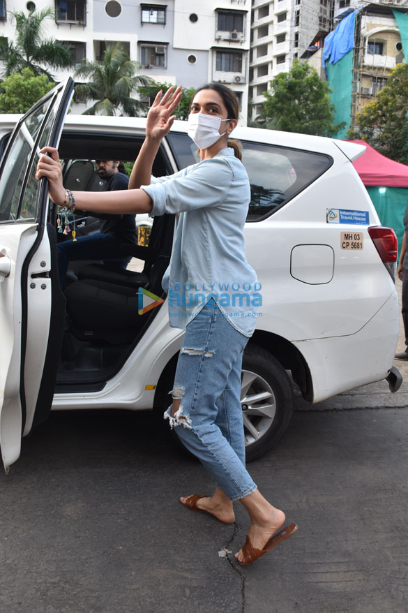 photos deepika padukone spotted in the city 5