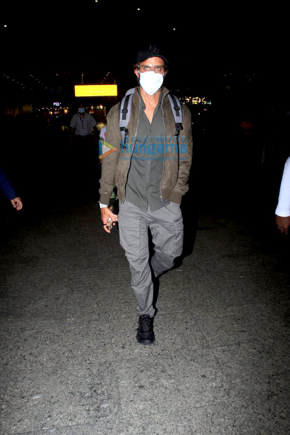 photos hrithik roshan sanjana sanghi aditya roy kapur and others snapped at the airport 5