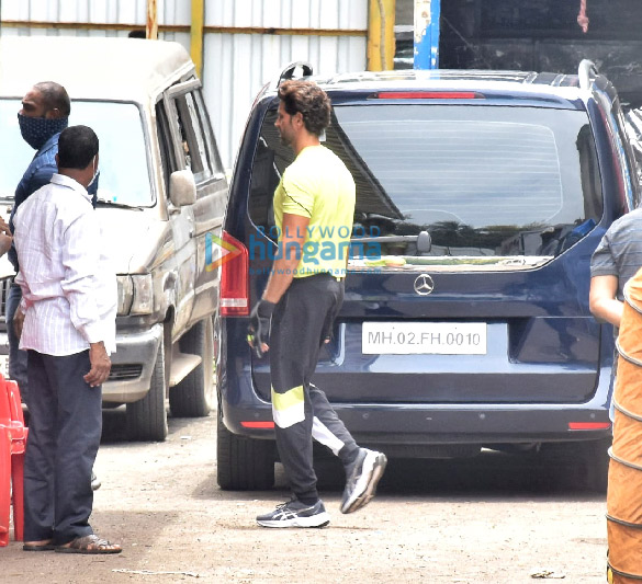 photos hrithik roshan snapped on the sets of a shoot 3