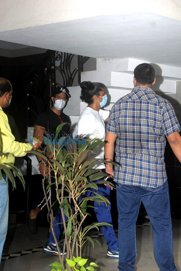 photos hrithik roshan spotted at a clinic in bandra 1